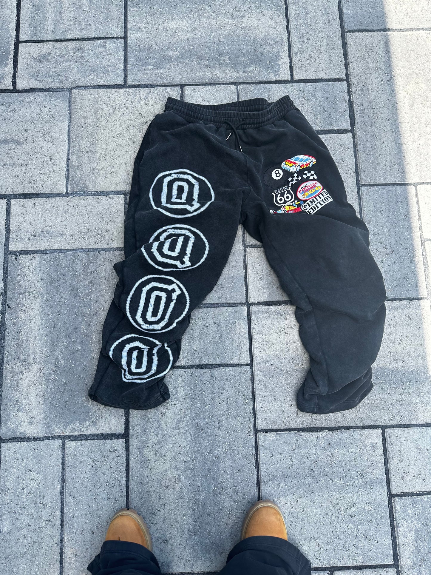 [QUO]TED RACE CLUB EMBROIDERED SWEATS